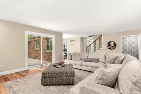 Living - 210 E Morningside Dr, Peoria, IL 61614 photo 8 of 8