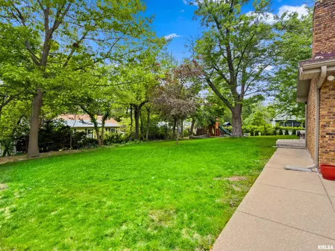 Exterior - 210 E Morningside Dr, Peoria, IL 61614 photo 8 of 11