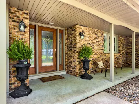 Exterior - 210 E Morningside Dr, Peoria, IL 61614 photo 3 of 11