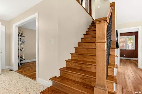 Entry Way - 210 E Morningside Dr, Peoria, IL 61614 photo 3 of 4