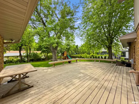 Exterior - 210 E Morningside Dr, Peoria, IL 61614 photo 5 of 11