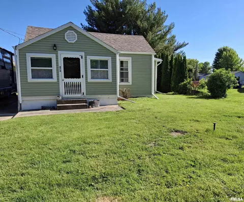 476 W Myrtle St, Canton, IL 61520