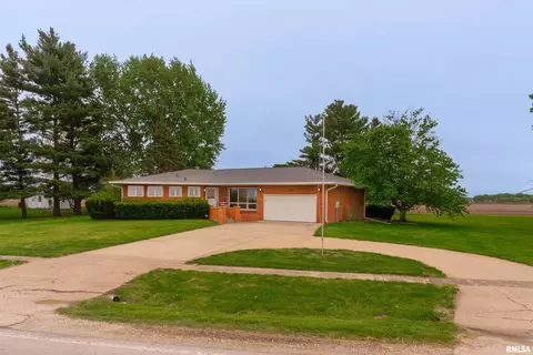 512 W Main St, Victoria, IL 61485