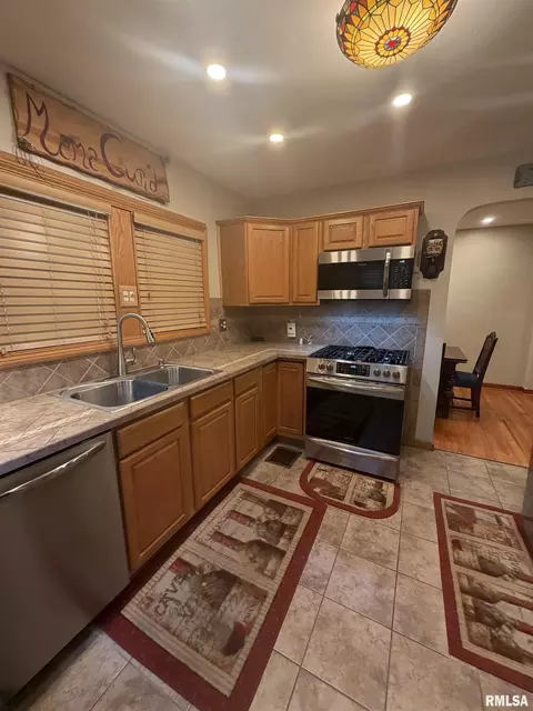 Kitchen - 115 Grove St, Anna, IL 62906 photo 2 of 2