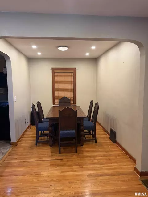 Dining - 115 Grove St, Anna, IL 62906 photo 1 of 1