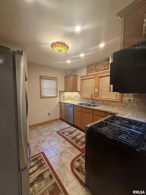 Kitchen - 115 Grove St, Anna, IL 62906 photo 1 of 2