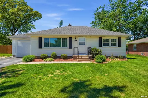5203 N Sheridan Rd, Peoria, IL 61614