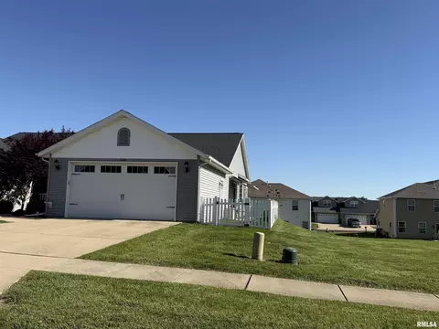 1116 Dixon St, Washington, IL 61571