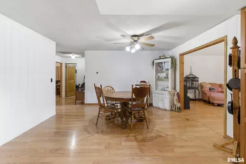 Dining - 1830 King St, Eldorado, IL 62930 photo 2 of 2