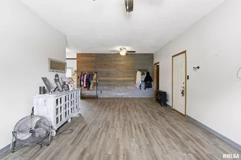 Entry Way - 1830 King St, Eldorado, IL 62930 photo 2 of 3