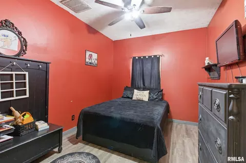 Bedroom - 1830 King St, Eldorado, IL 62930 photo 3 of 3