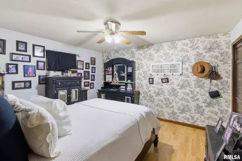 Bedroom - 1830 King St, Eldorado, IL 62930 photo 1 of 3