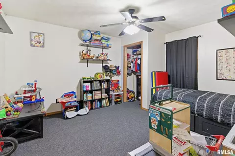 Bedroom - 1830 King St, Eldorado, IL 62930 photo 2 of 3