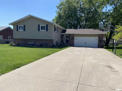 338 Harvester Rd, Canton, IL 61520