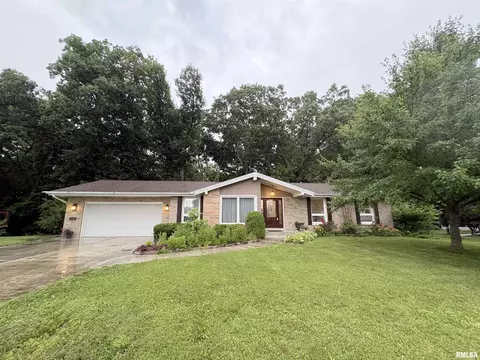 116 Campanile Dr, East Peoria, IL 61611