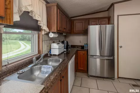 Kitchen - 305 Pointer Ln, Carbondale, IL 62901 photo 3 of 3