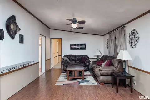 Living - 305 Pointer Ln, Carbondale, IL 62901 photo 1 of 1