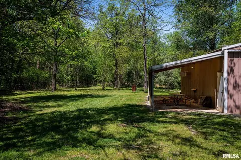 Exterior - 305 Pointer Ln, Carbondale, IL 62901 photo 5 of 8
