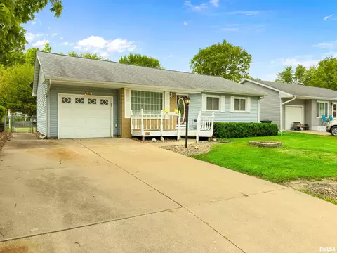 102 Laurel Ln, East Peoria, IL 61611