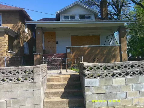 109 E Gift Ave, Peoria, IL 61603