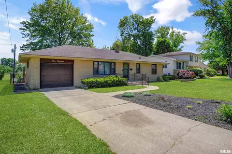 918 N Hushaw Ave, Chillicothe, IL 61523