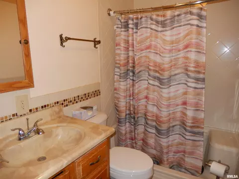 Bath - 741 Bobby Ave, Macomb, IL 61455 photo 1 of 2