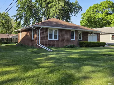 Exterior - 741 Bobby Ave, Macomb, IL 61455 photo 3 of 9
