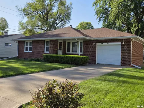 741 Bobby Ave, Macomb, IL 61455