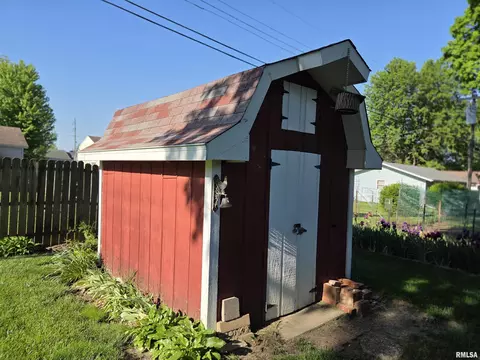 Exterior - 741 Bobby Ave, Macomb, IL 61455 photo 9 of 9