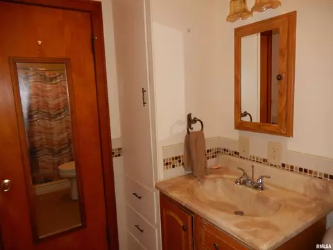 Bath - 741 Bobby Ave, Macomb, IL 61455 photo 2 of 2