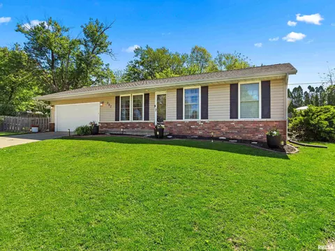 302 Carlock Ct, Washington, IL 61571 photo 2