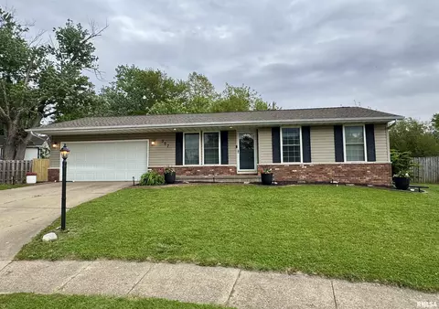 302 Carlock Ct, Washington, IL 61571