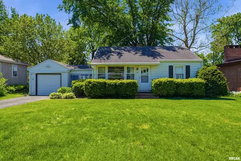 718 W Shenandoah Dr, Peoria, IL 61614