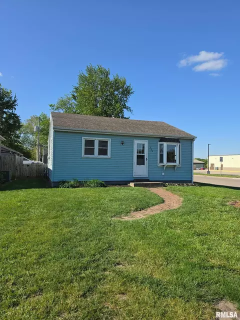 300 Rusche St, Creve Coeur, IL 61610