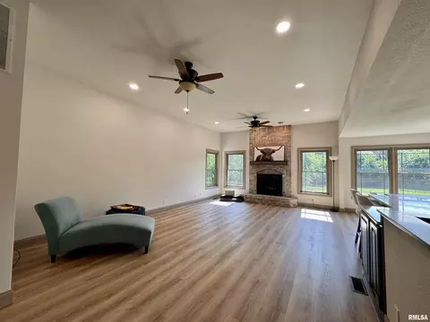 12101 N 1050th Rd, Macomb, IL 61455 photo 5