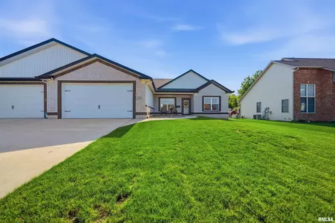 215 Cypress Pt, Washington, IL 61571