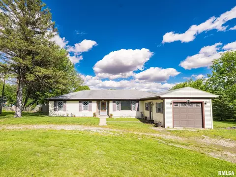 611 Woodland Trl, Washington, IL 61571