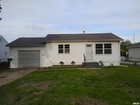 1506 N 3rd St, Chillicothe, IL 61523