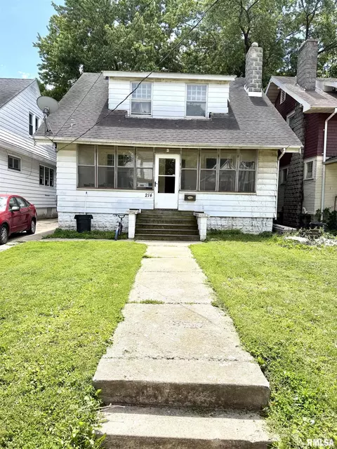 214 E Thrush Ave, Peoria, IL 61603