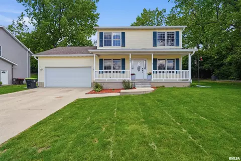 101 Tulip Dr, Mackinaw, IL 61755