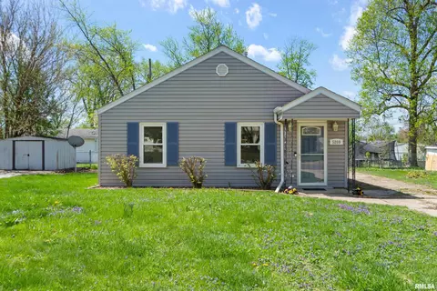5209 N Glen Elm Dr, Peoria Heights, IL 61616