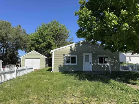 1322 Morton St, Pekin, IL 61554