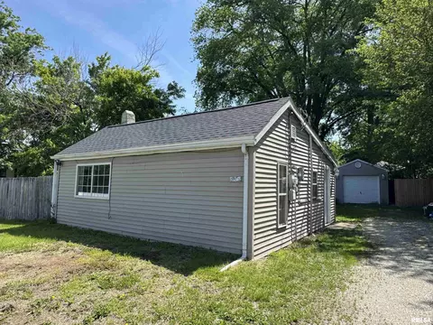 1207 12 S 12th St, Pekin, IL 61554