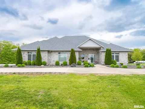 6009 W Sunflower Dr, Peoria, IL 61607