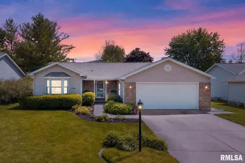 1916 Deer Ln, Washington, IL 61571