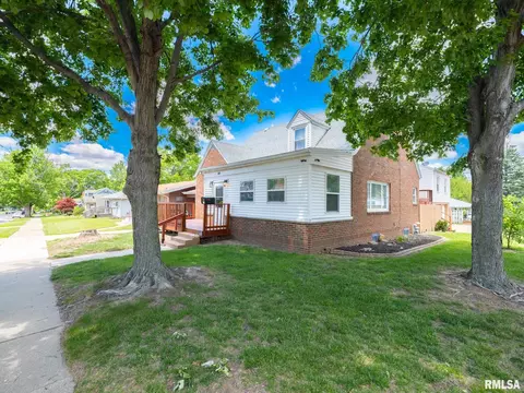 1013 Illinois St, Pekin, IL 61554