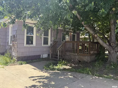Exterior - 614 S 12th St, Pekin, IL 61554 photo 4 of 5