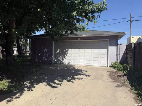 Exterior - 614 S 12th St, Pekin, IL 61554 photo 3 of 5