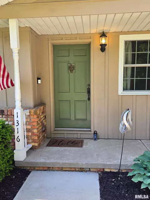 1316 W Lake Ave, Peoria, IL 61614