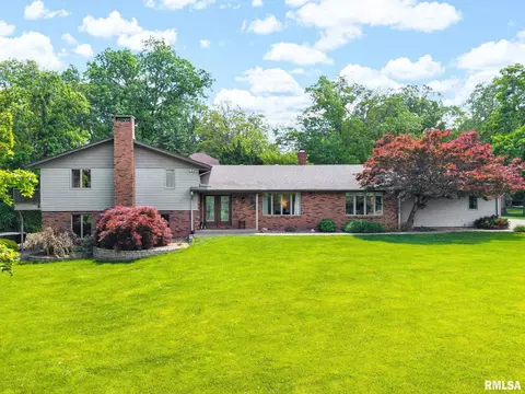 1450 NE Windermere Dr, Tremont, IL 61568